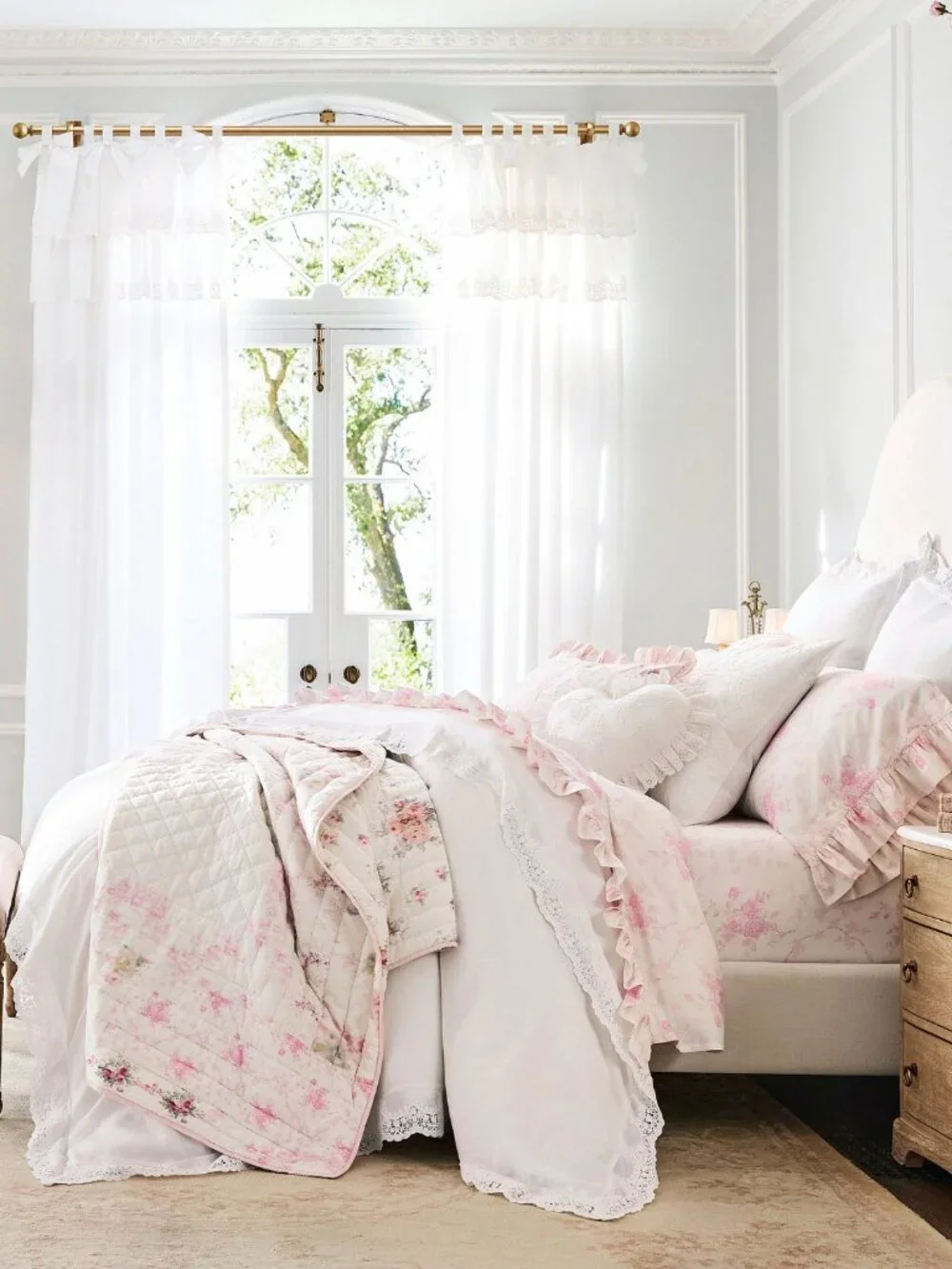 LoveShackFancy x Pottery Barn NWT Floral Bow Patchwork Embroidered Quilt KING